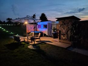 Caravane Seventies avec jacuzzi